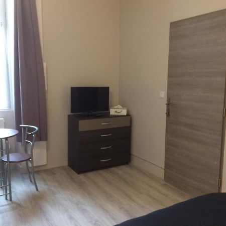 Studio Proche Gare Avec Kitchenette Et Wifi - Porte Rouge Thiviers 외부 사진