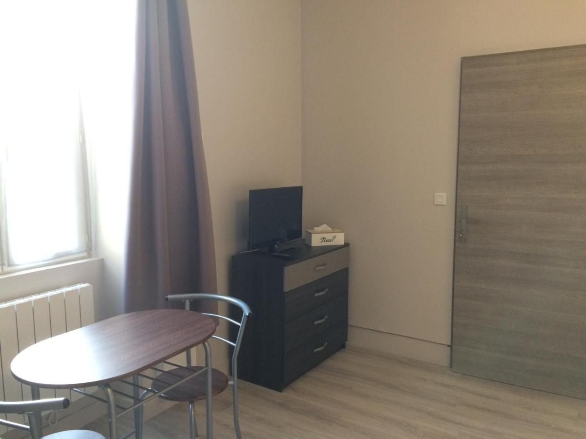 Studio Proche Gare Avec Kitchenette Et Wifi - Porte Rouge Thiviers 외부 사진